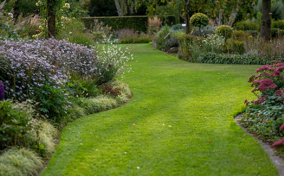 LAWN &amp; GARDEN