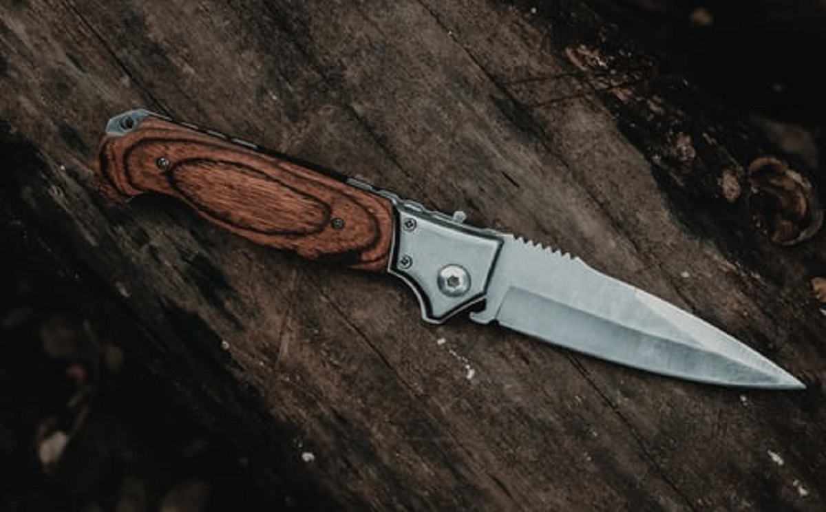 KNIVES