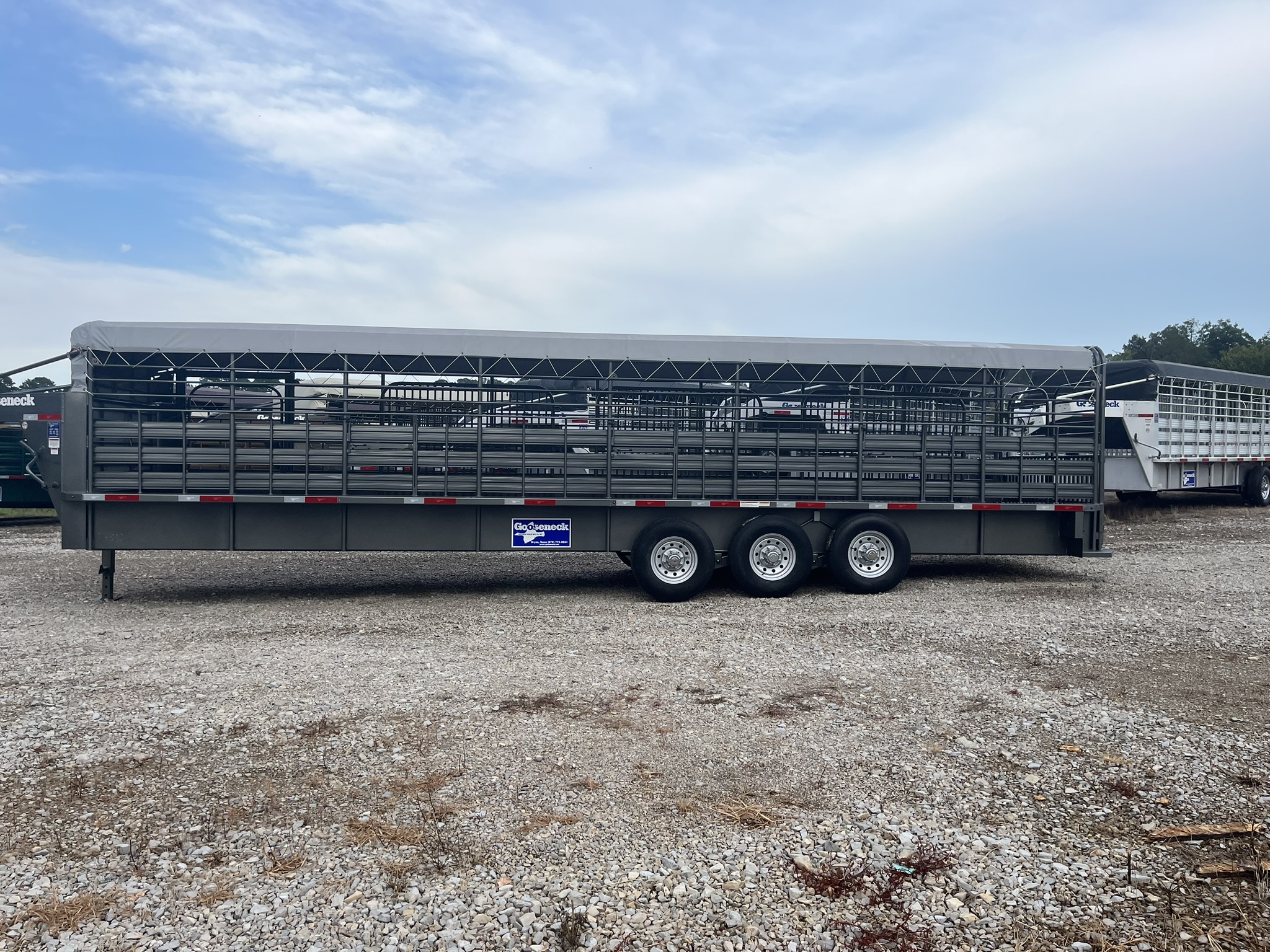 GOOSENECK STEEL CATTLE TRAILER 32'X6'8"