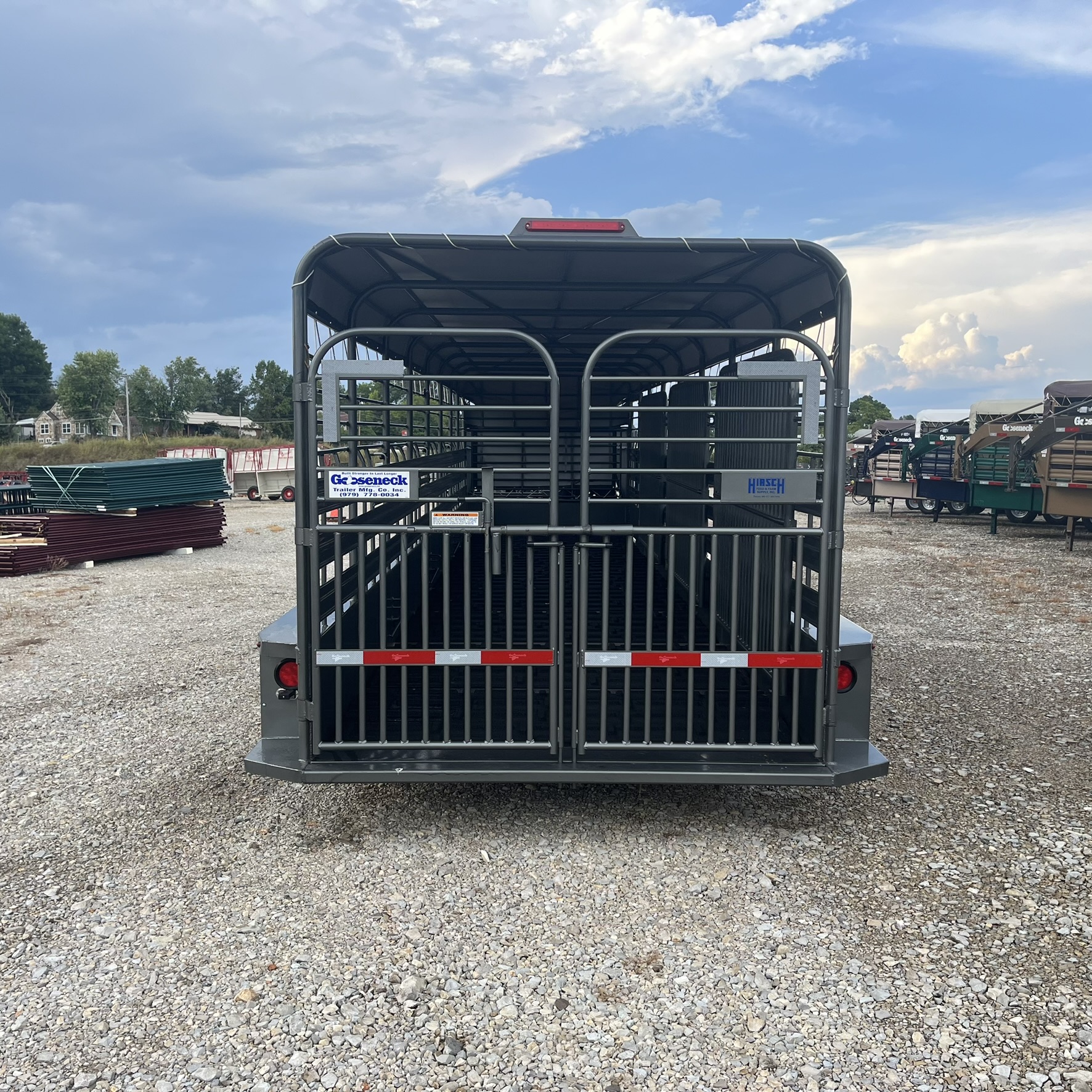 GOOSENECK STEEL CATTLE TRAILER 32\'X6\'8\"