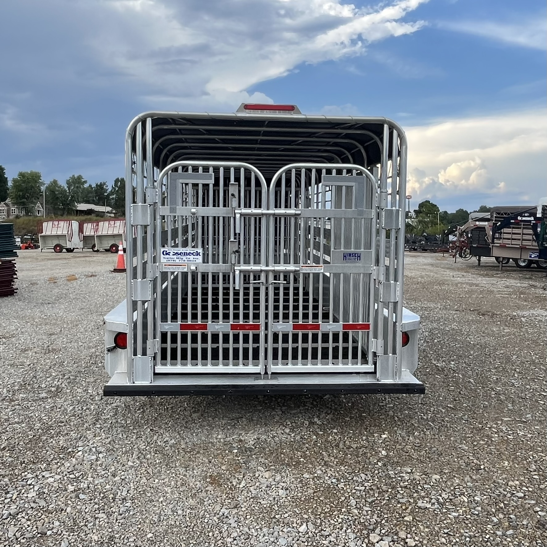 GOOSENECK 24\'X6\'8\" ALUMINUM CATTLE TRAILER