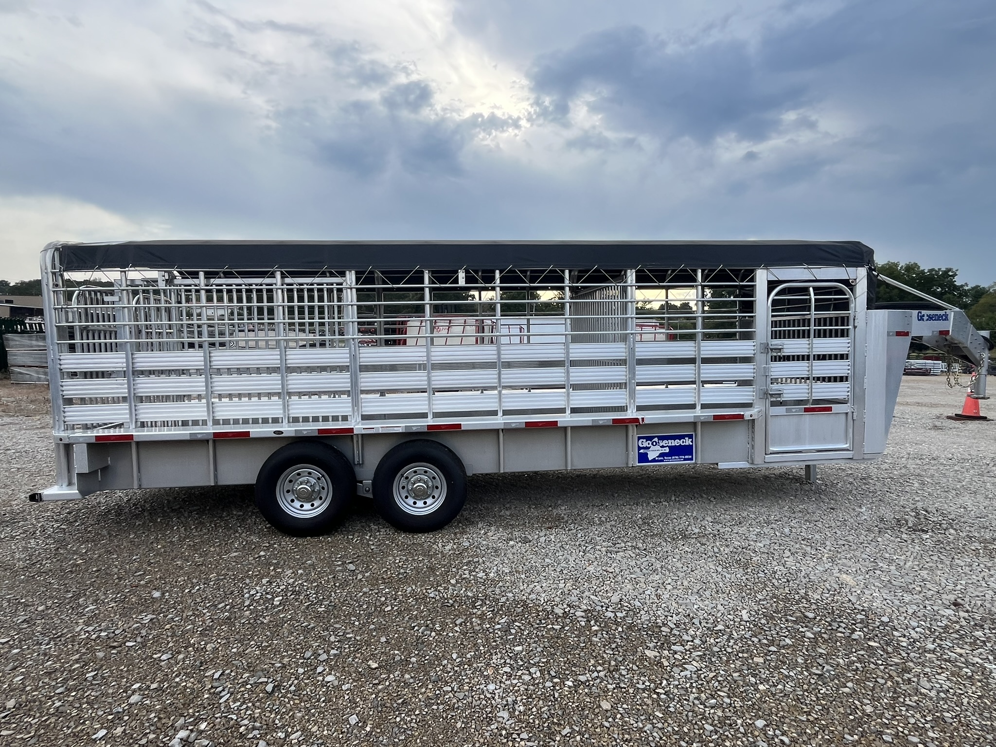 GOOSENECK 24\'X6\'8\" ALUMINUM CATTLE TRAILER