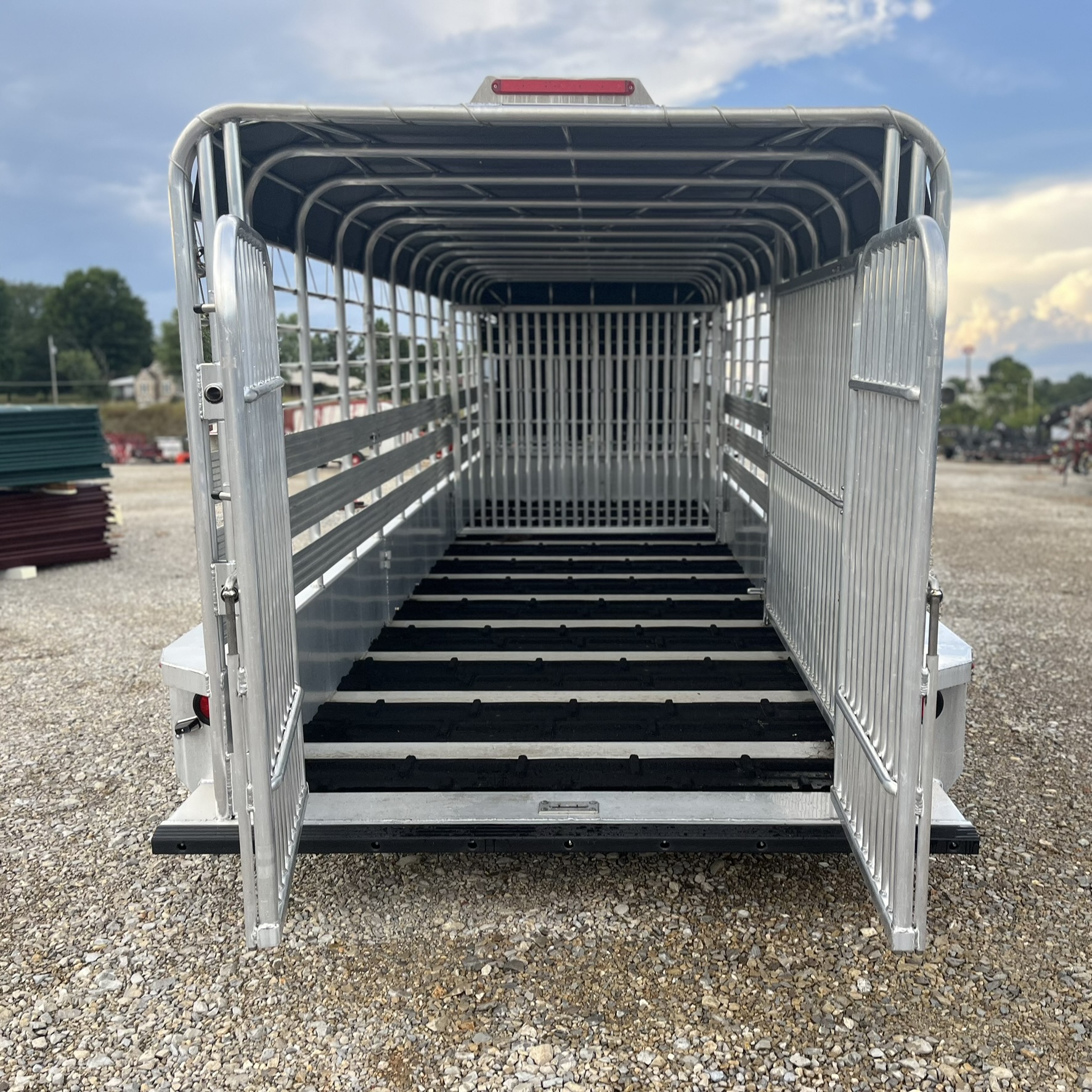 GOOSENECK 24\'X6\'8\" ALUMINUM CATTLE TRAILER