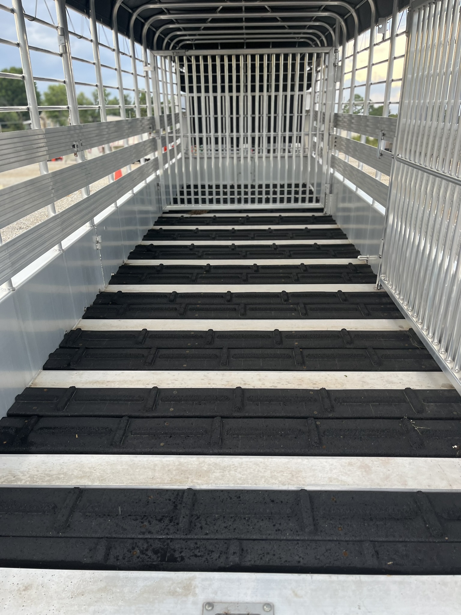 GOOSENECK 24\'X6\'8\" ALUMINUM CATTLE TRAILER