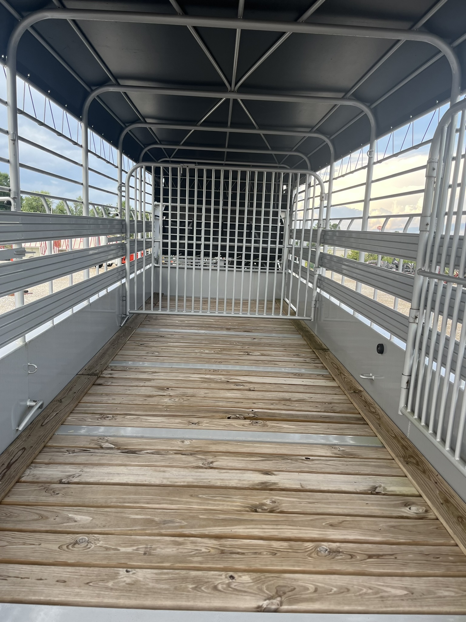 GOOSENCEK 24\'X6\'8\" STEEL CATTLE TRAILER