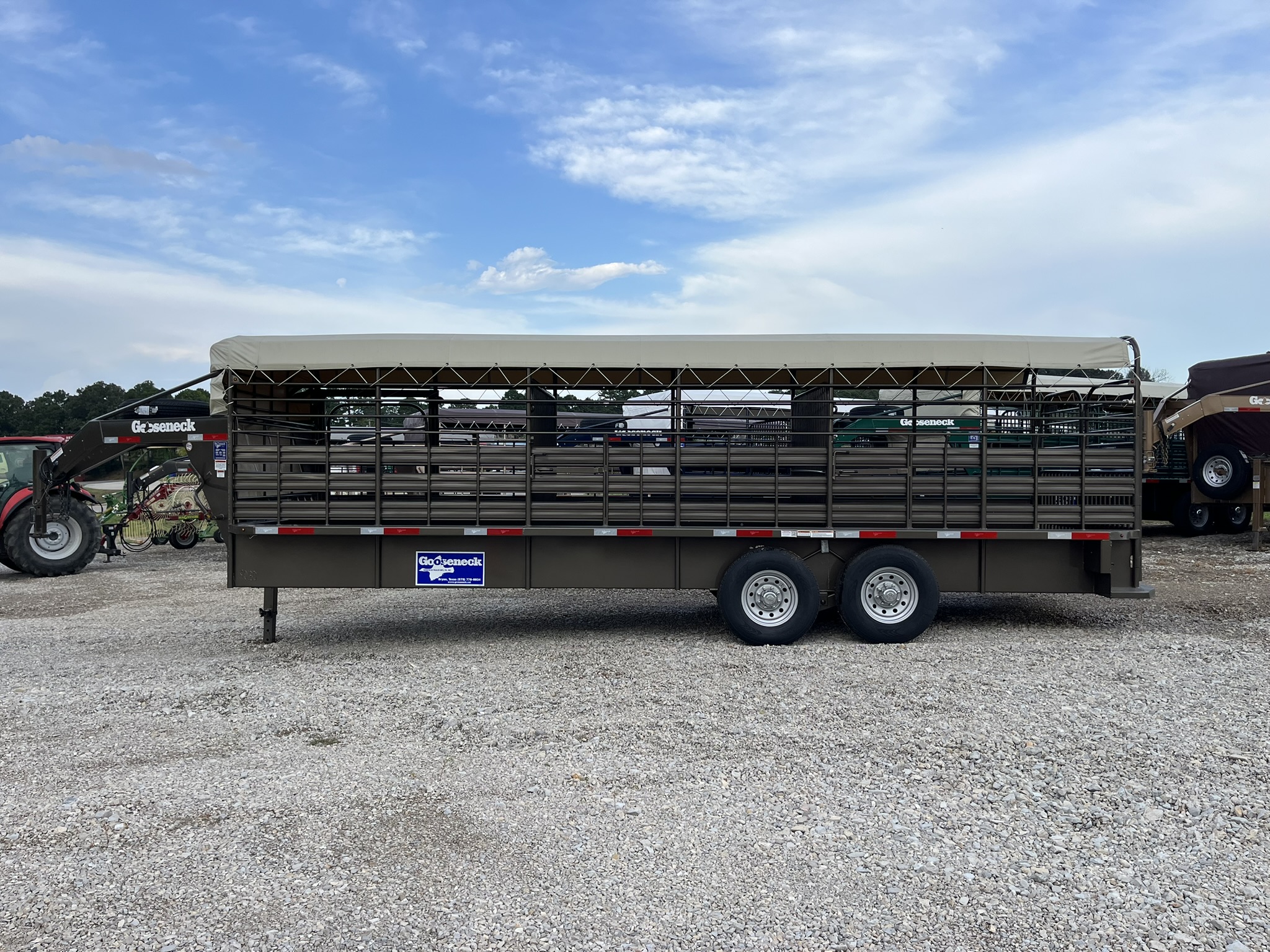 GOOSENECK 24' X 6'8" STEEL LIVESTOCK TRAILER