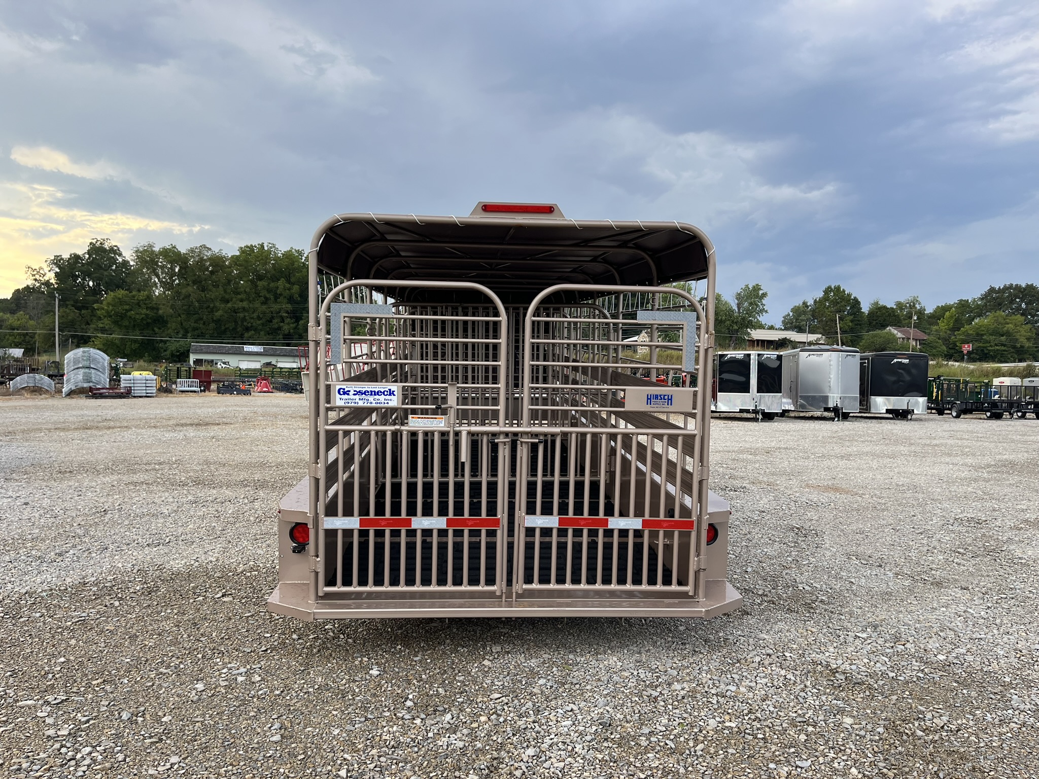 GOOSENECK 24\'X6\'8\" CATTLE TRAILER
