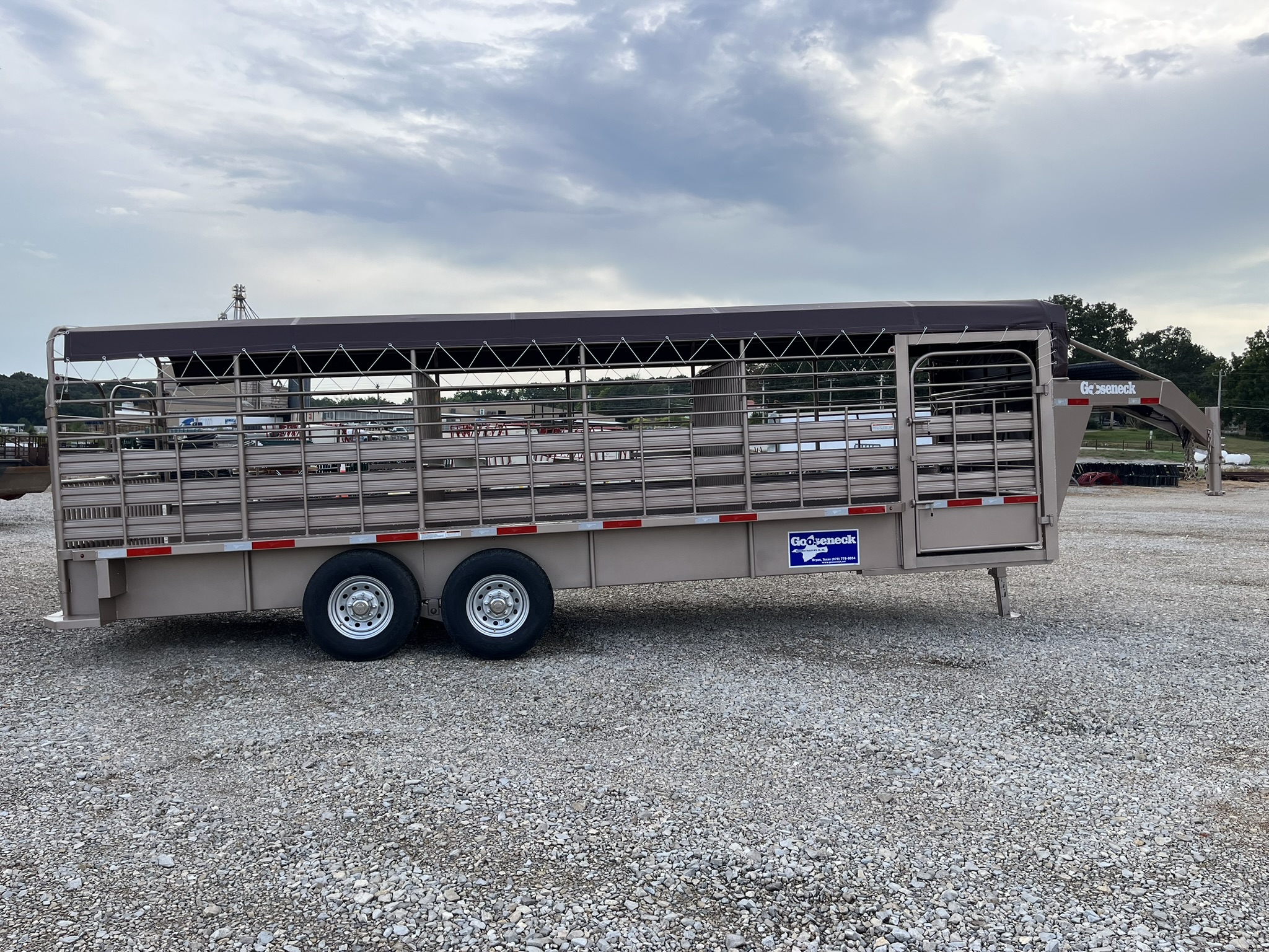GOOSENECK 24\'X6\'8\" CATTLE TRAILER