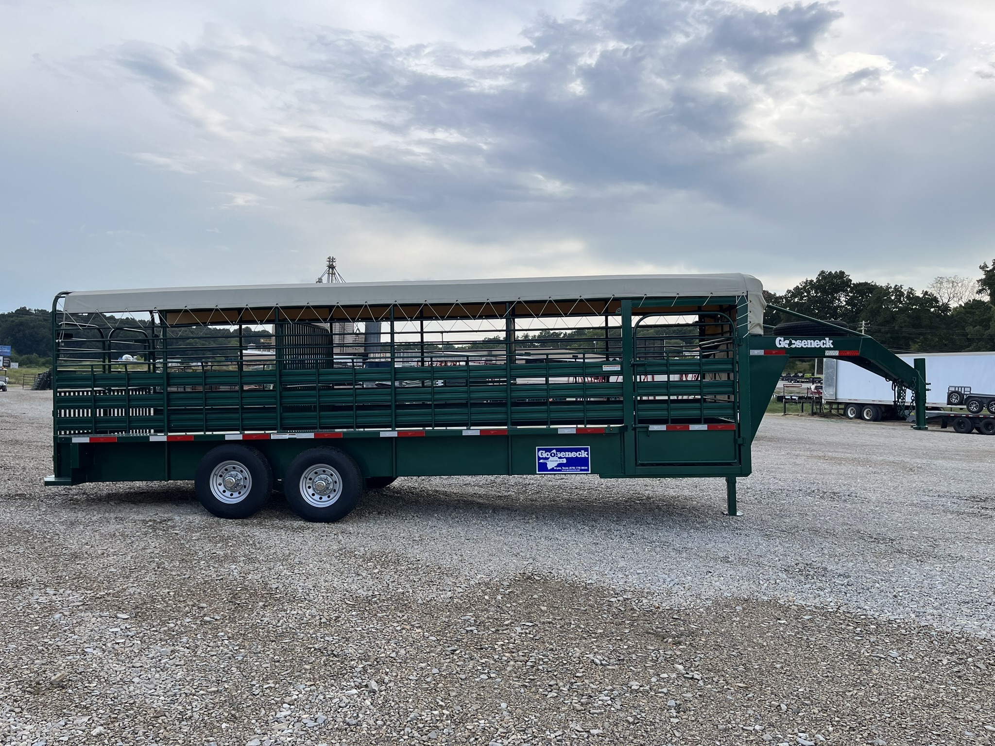 GOOSENECK 24\'X6\'8\" STEEL CATTLE TRAILER