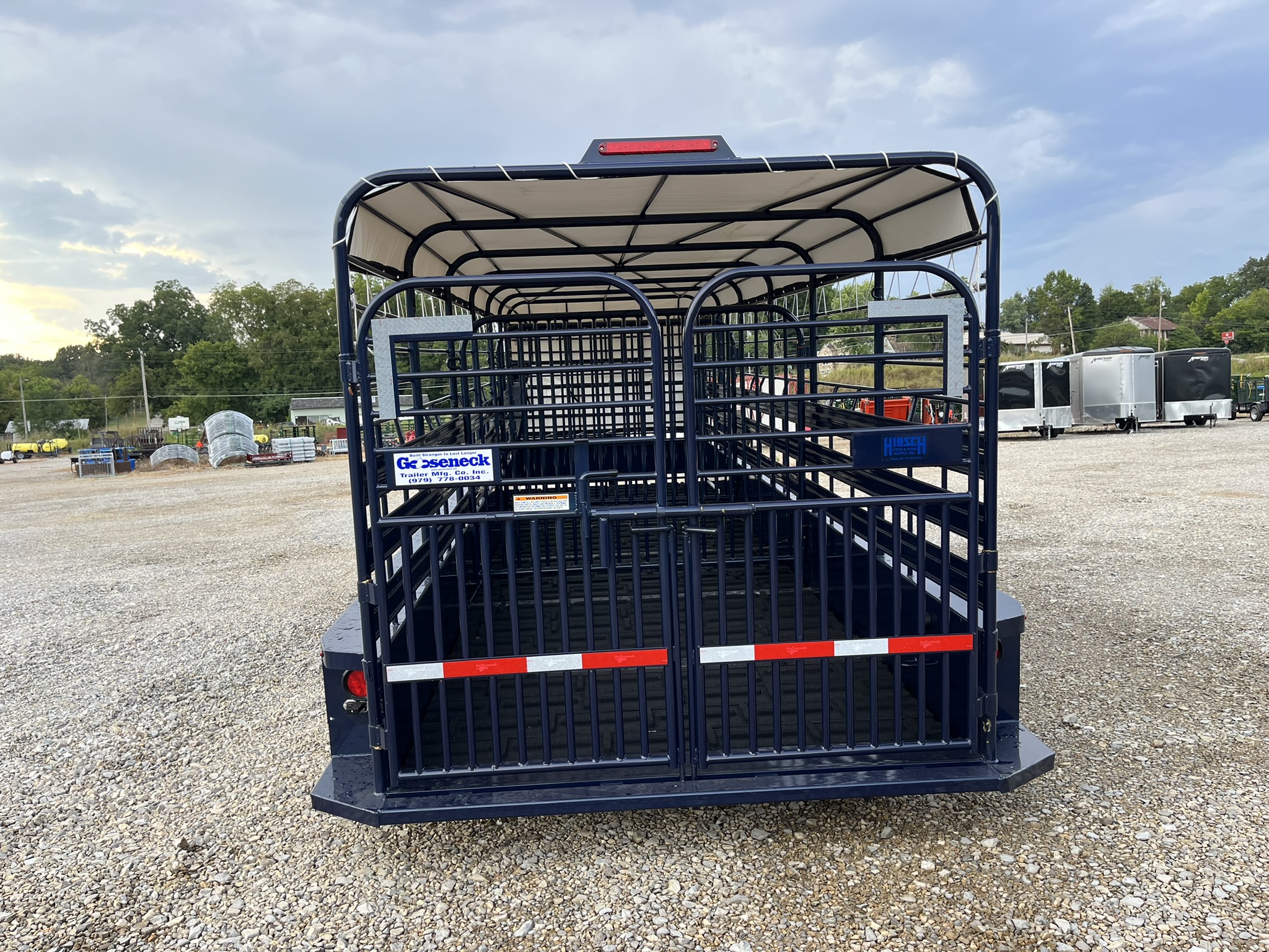 GOOSENECK 24\'X6\'8\" CATTLE TRAILER