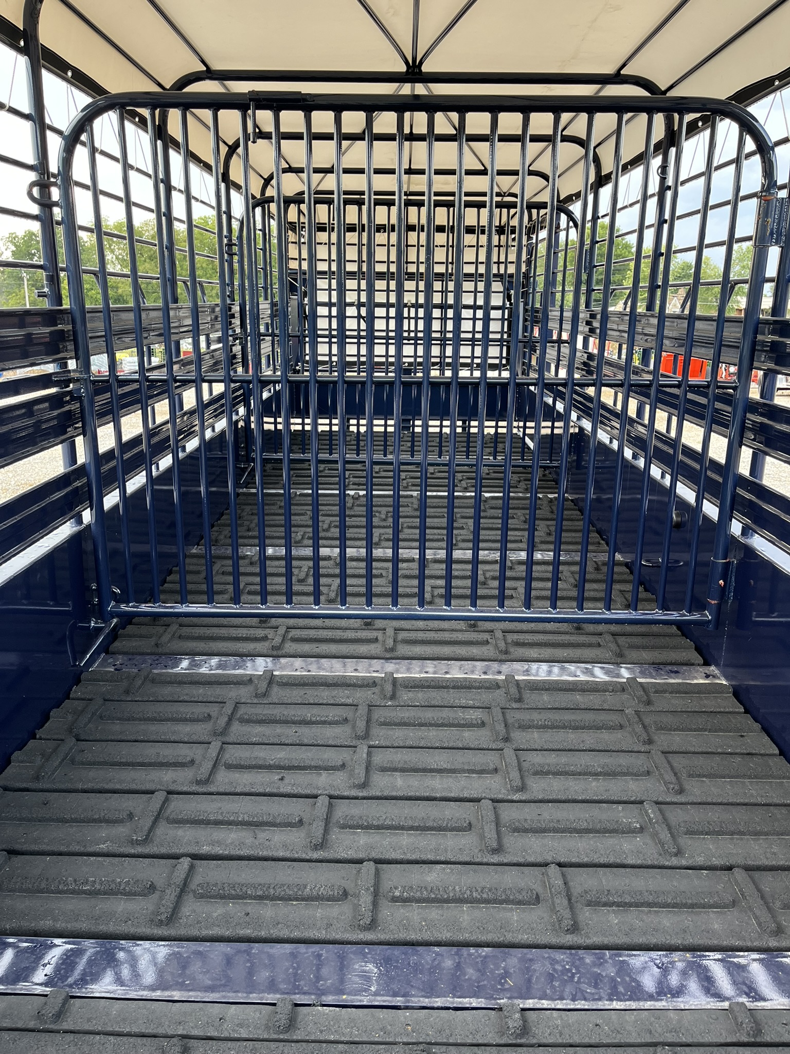 GOOSENECK 24\'X6\'8\" CATTLE TRAILER