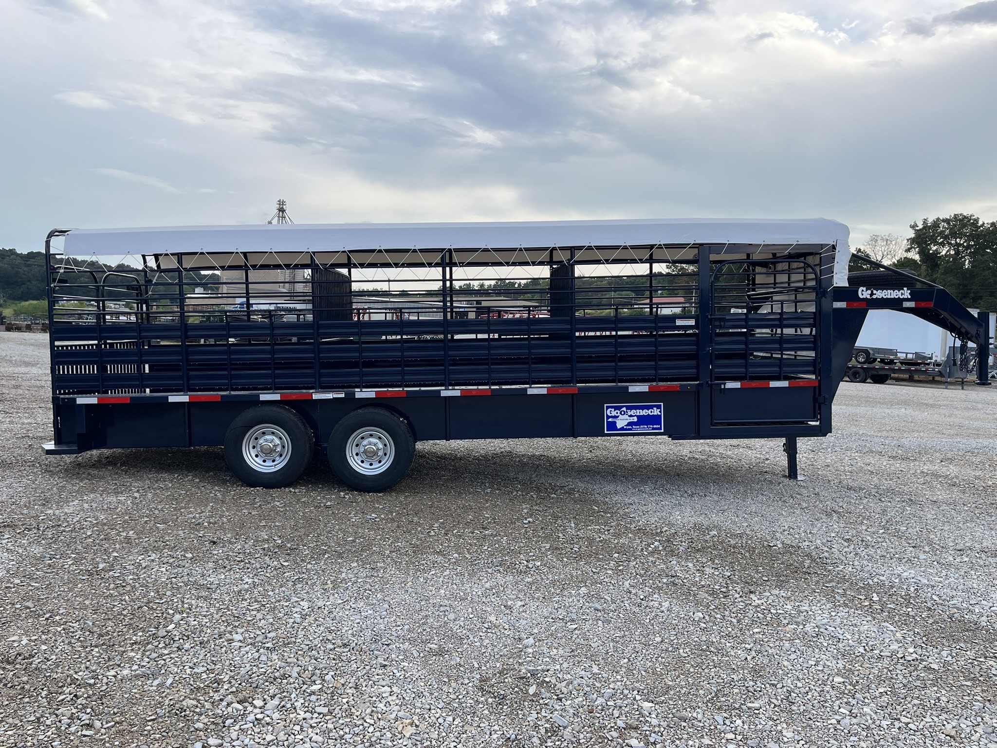 GOOSENECK 24\'X6\'8\" CATTLE TRAILER