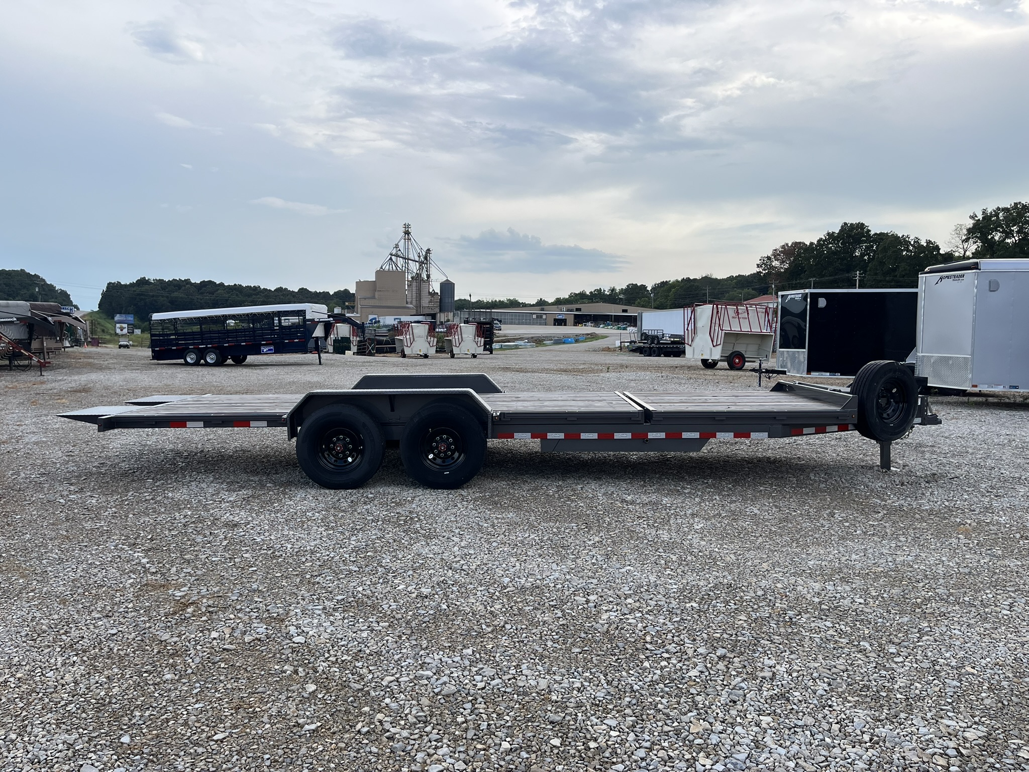 DELTA 22' BUMPER TILT TRAILER