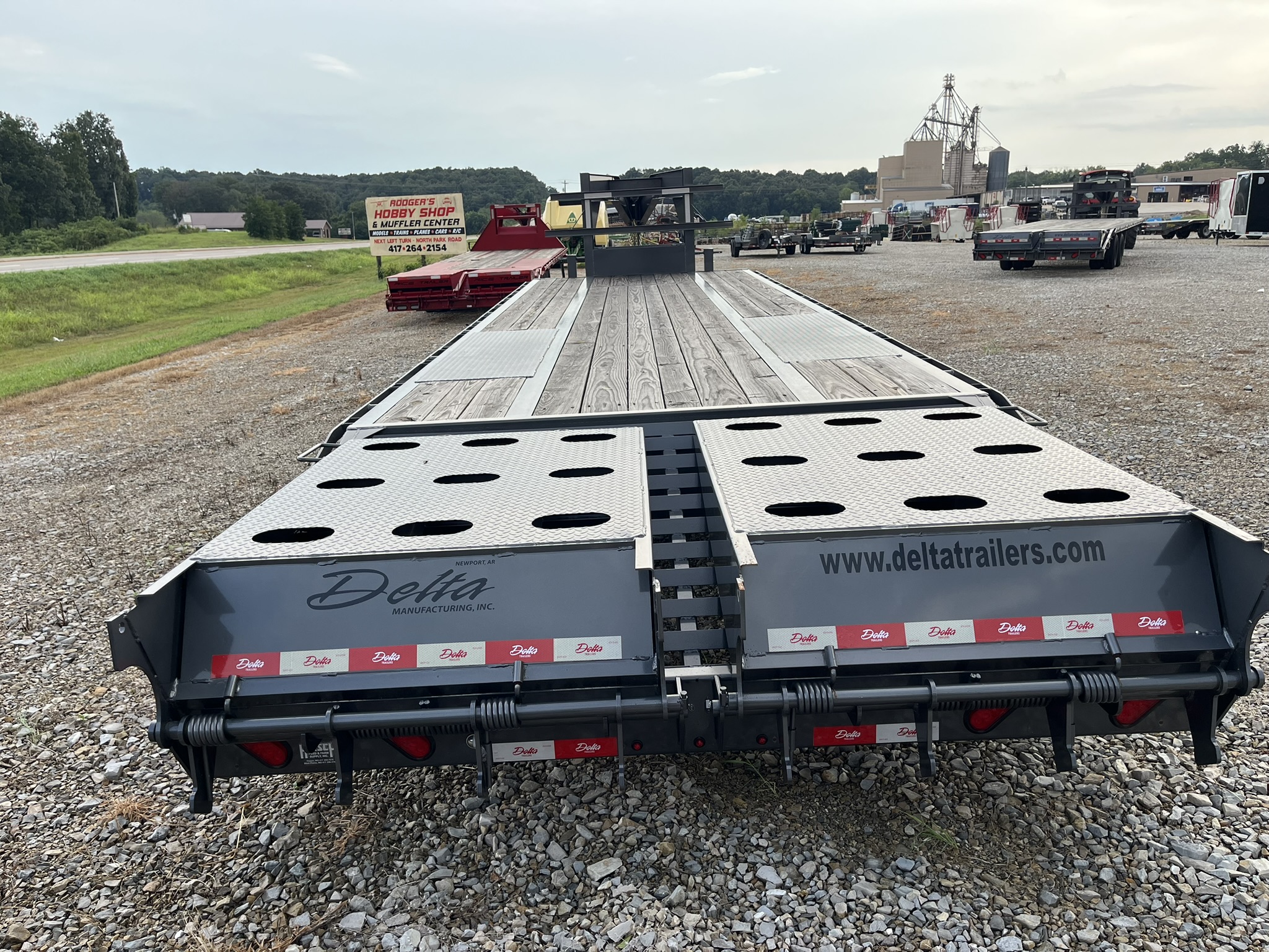 DELTA 30\' FLATBED TRAILER