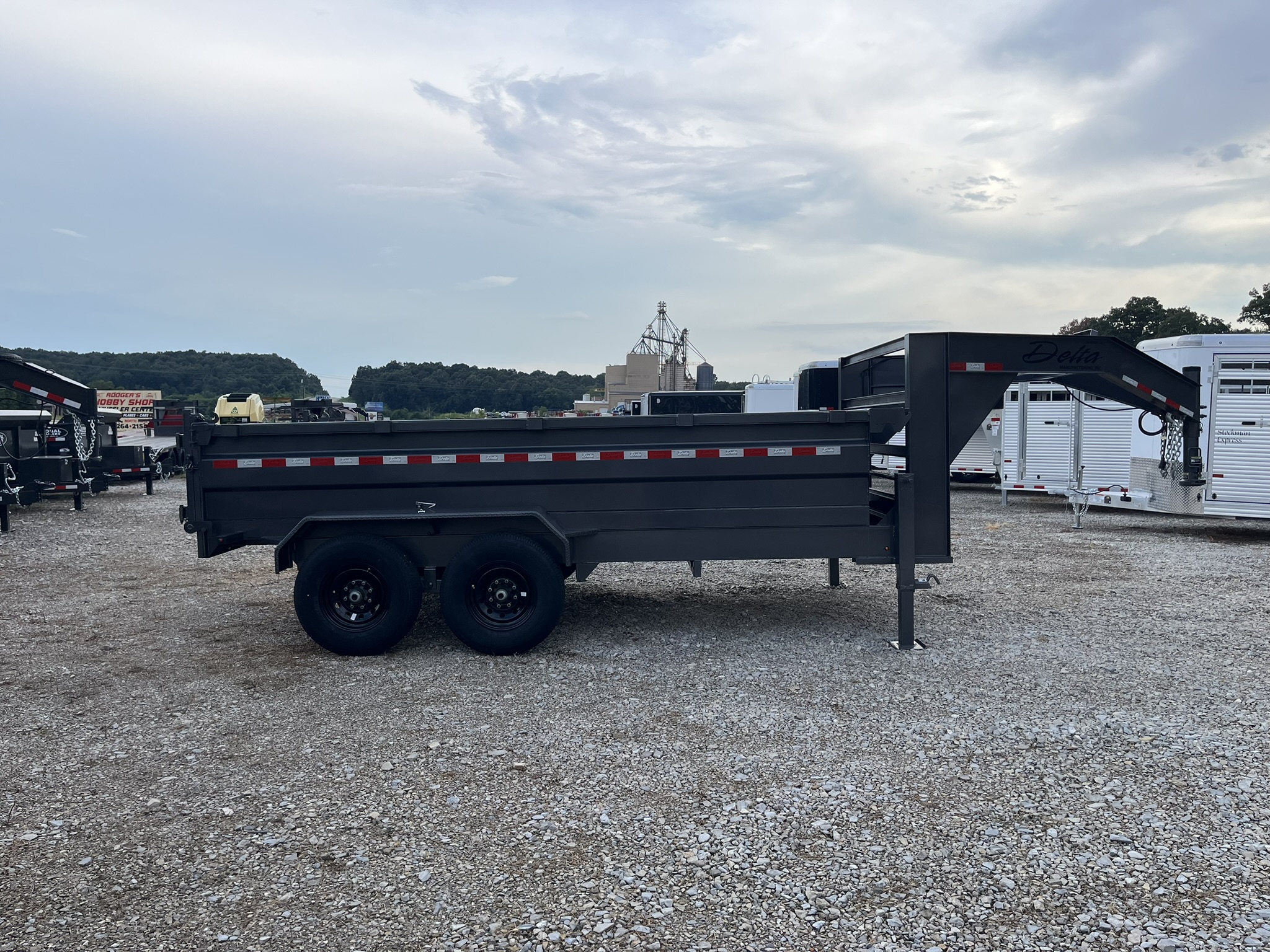 DELTA 14\' GOOSENECK DUMP TRAILER