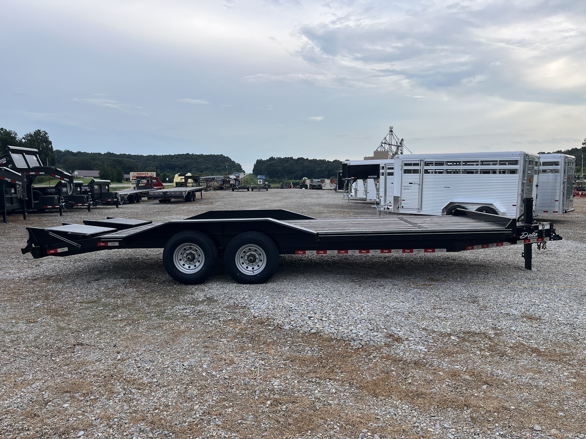DELTA 22' FLATBED TRAILER WITH RAMPS