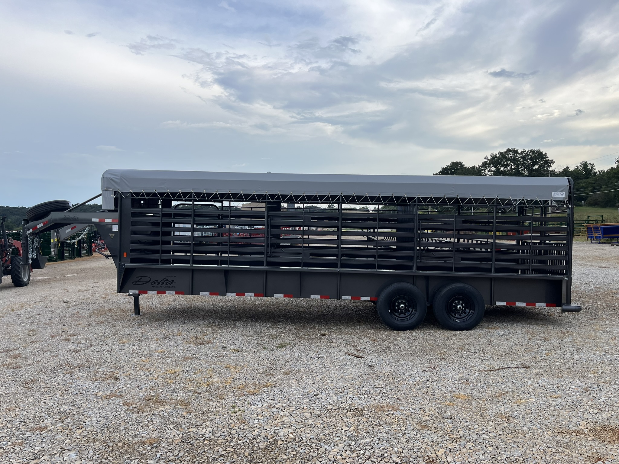 DELTA 24' CATTLE TRAILER