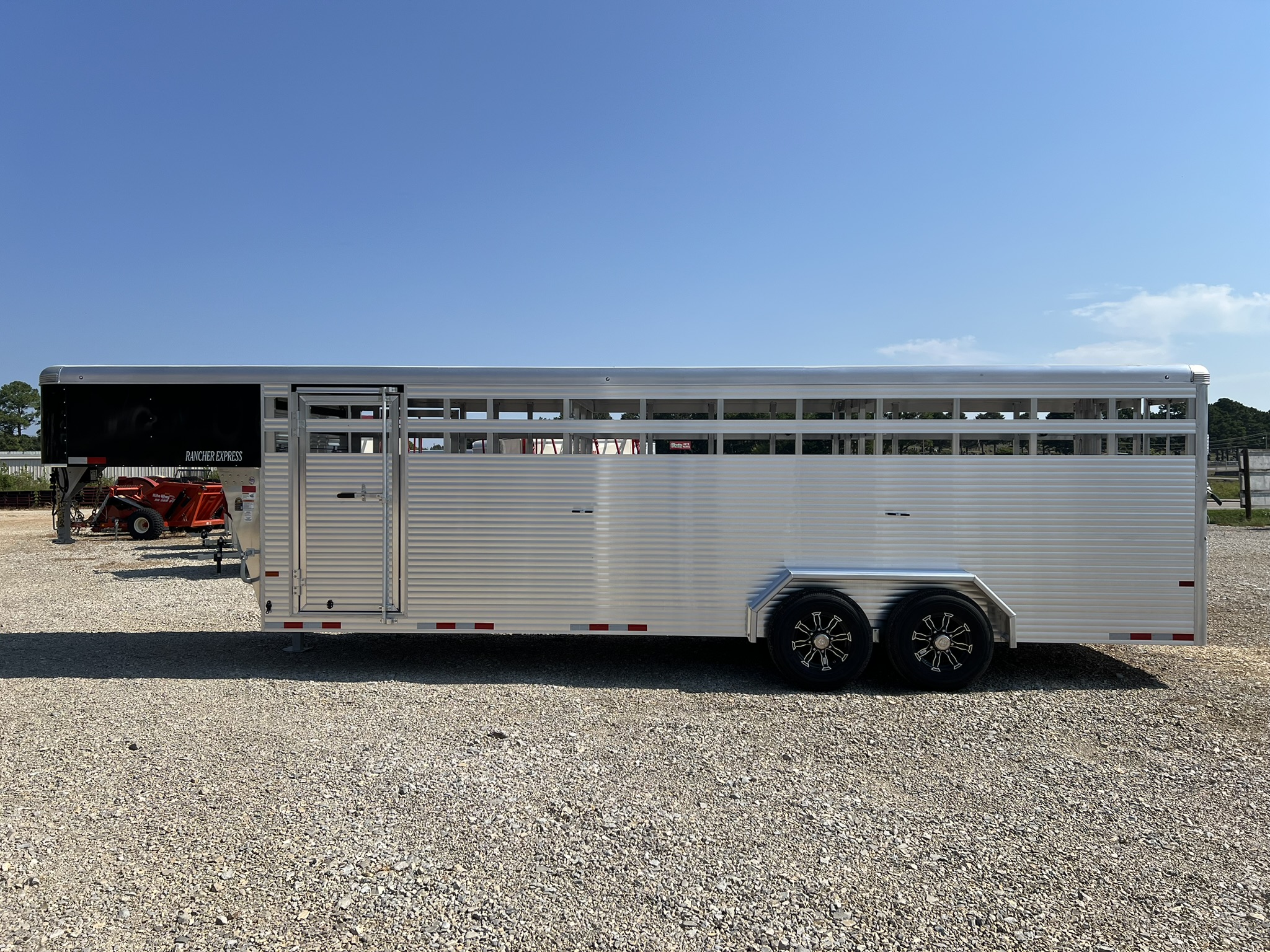 SUNDOWNER 24' RANCHER STOCK TRAILER