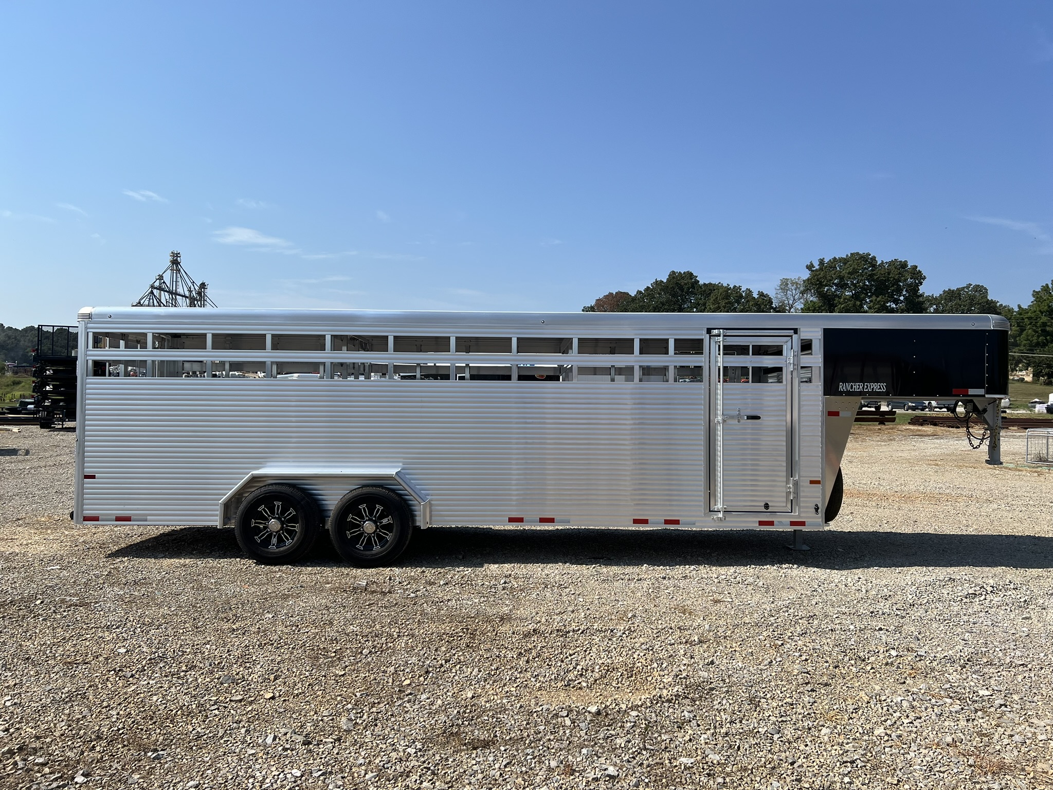 SUNDOWNER 24\' RANCHER STOCK TRAILER