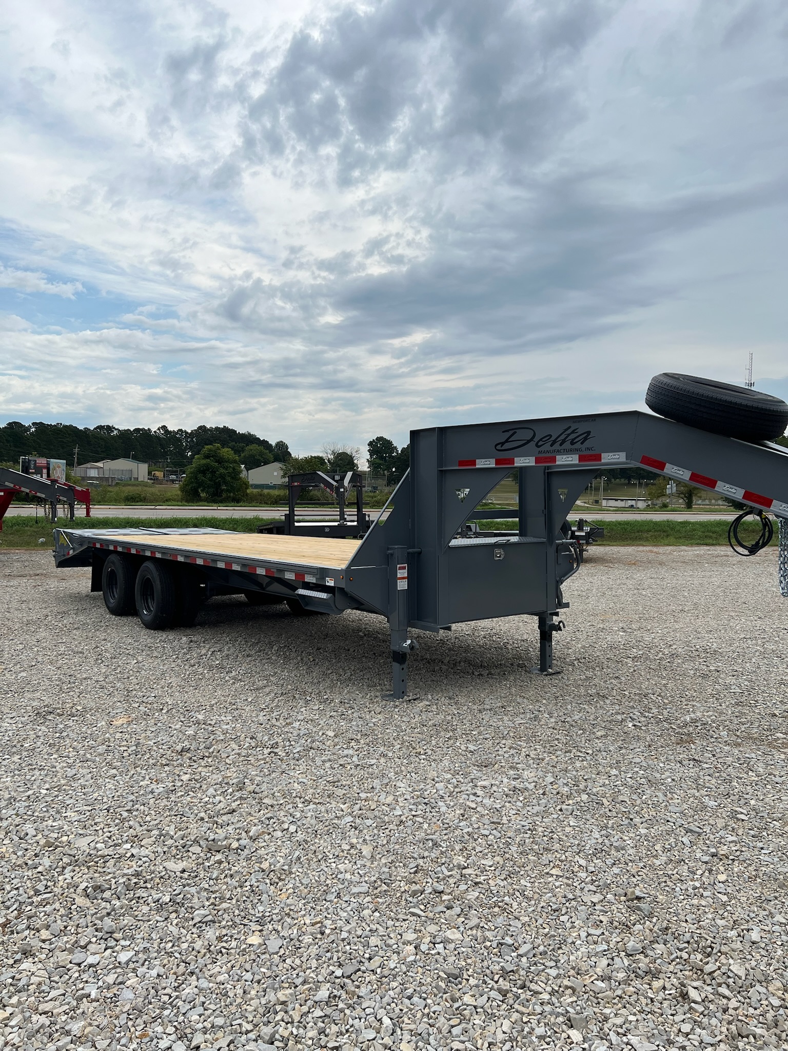 DELTA 25\' FLATBED TRAILER