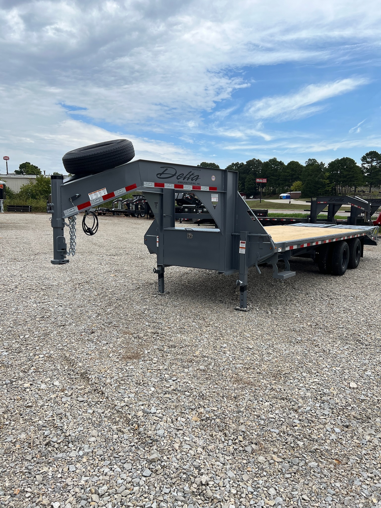 DELTA 25\' FLATBED TRAILER