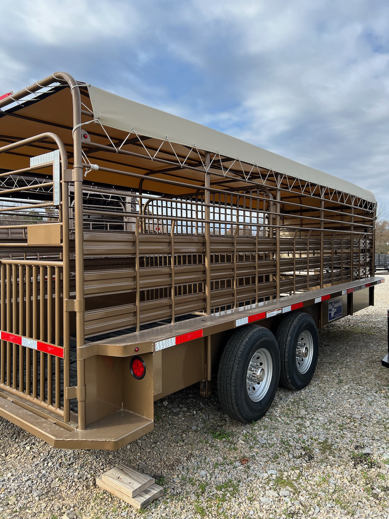 GOOSNECK 20\" STOCK TRAILER