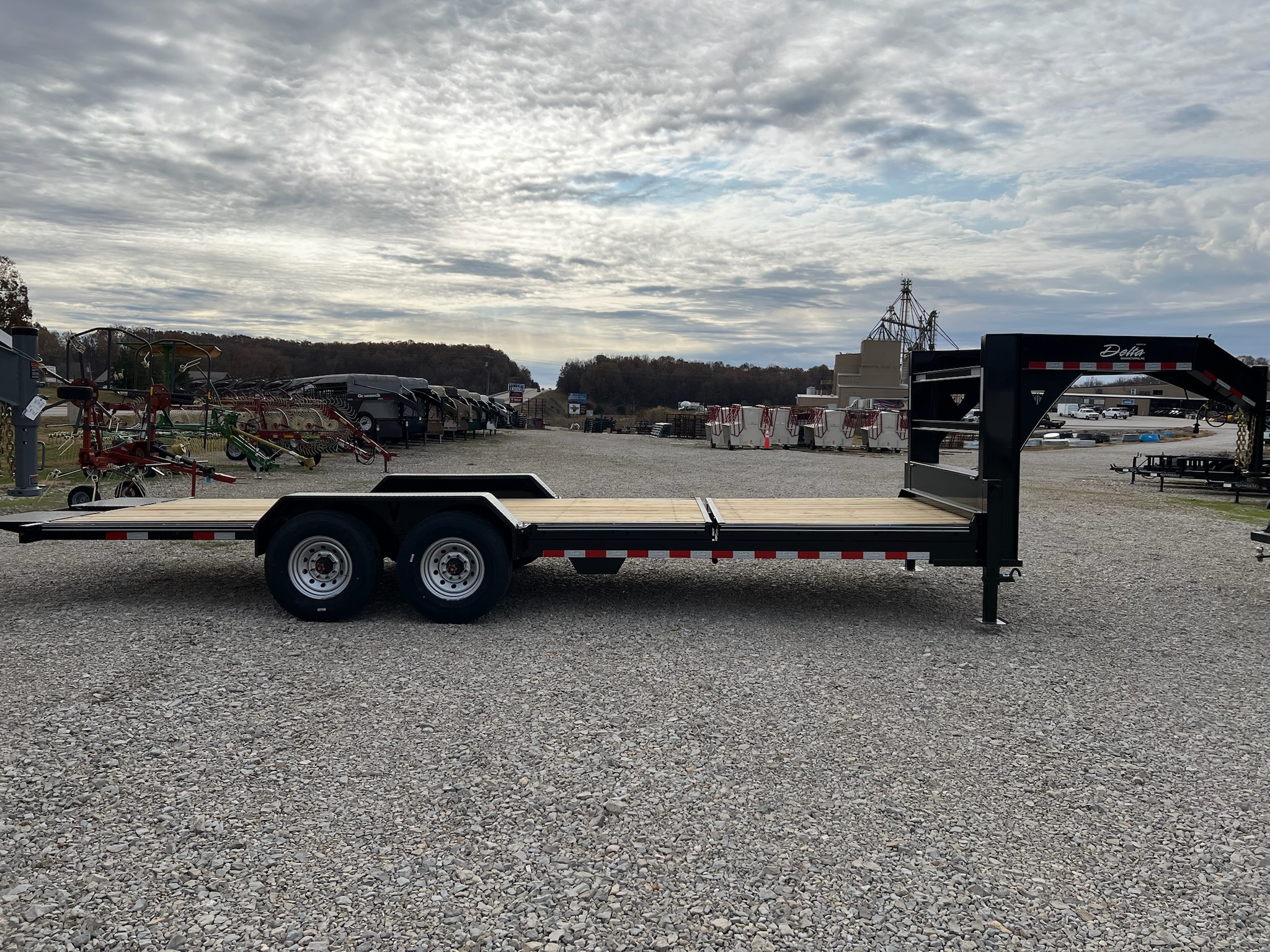 DELTA 22' TILT TRAILER
