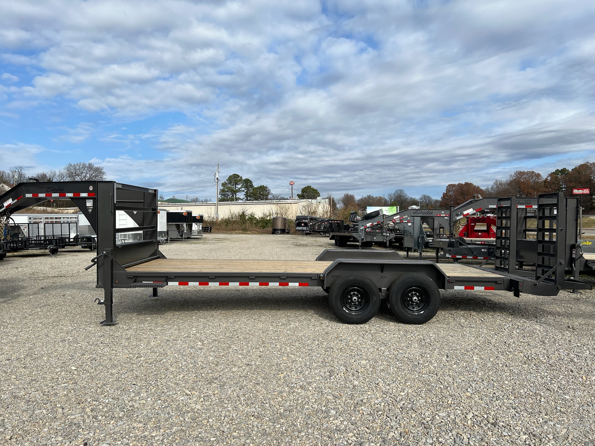 DELTA 22\' FLATBED TRAILER