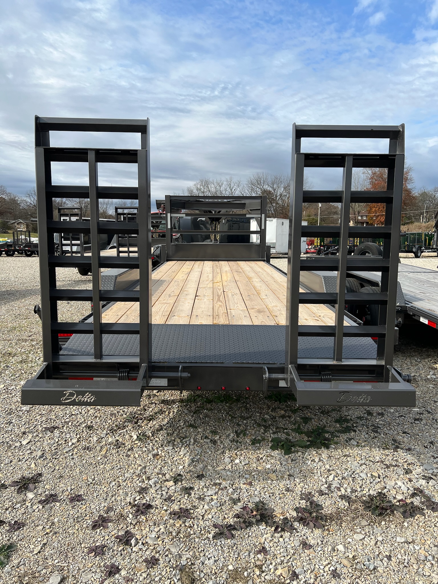 DELTA 22\' FLATBED TRAILER