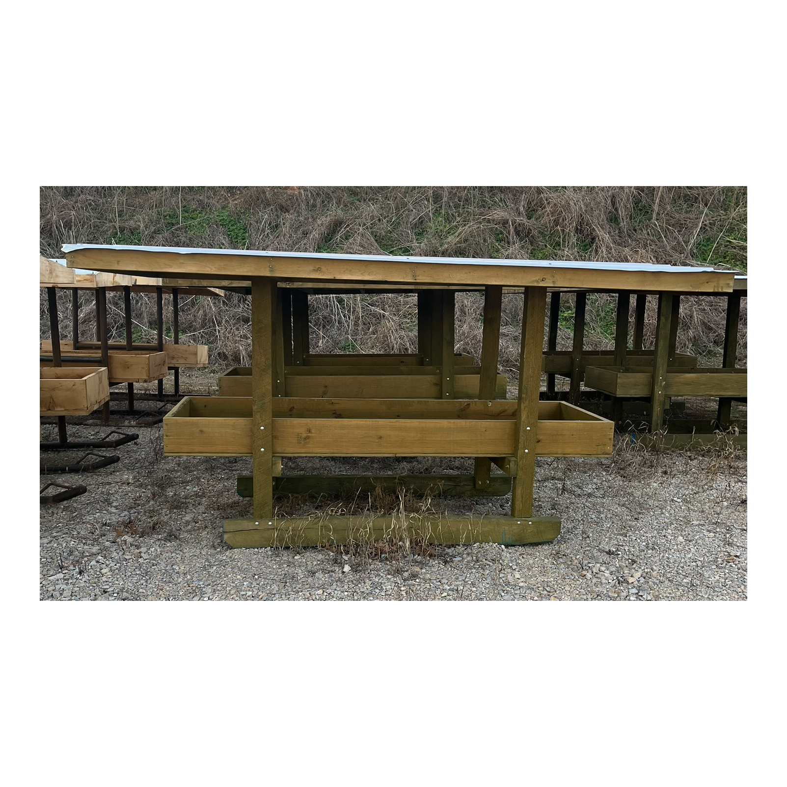 8' COVERED MINERAL BUNK FEEDER