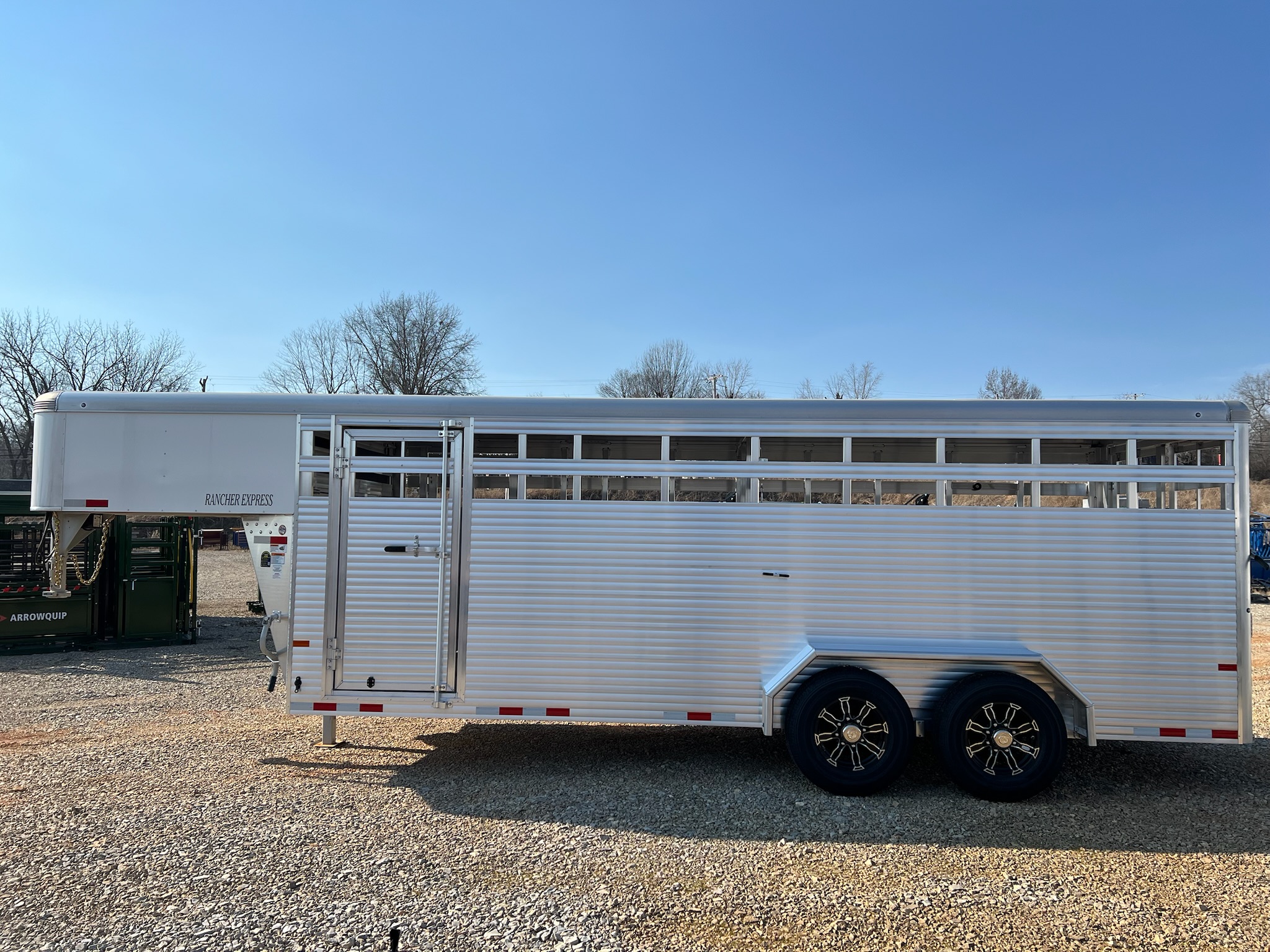 SUNDOWNER 20' LIVESTOCK TRAILER