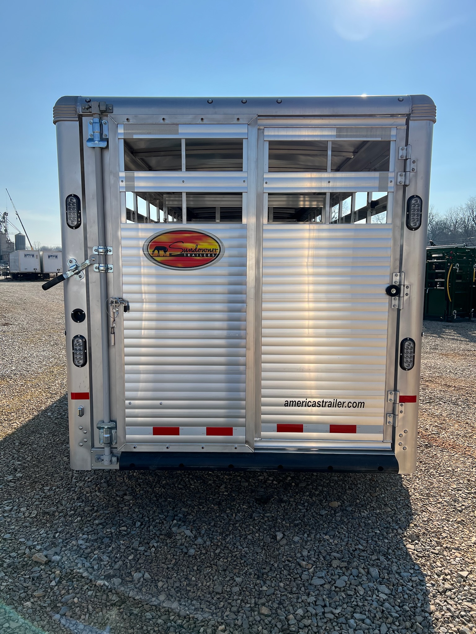 SUNDOWNER 20\' LIVESTOCK TRAILER