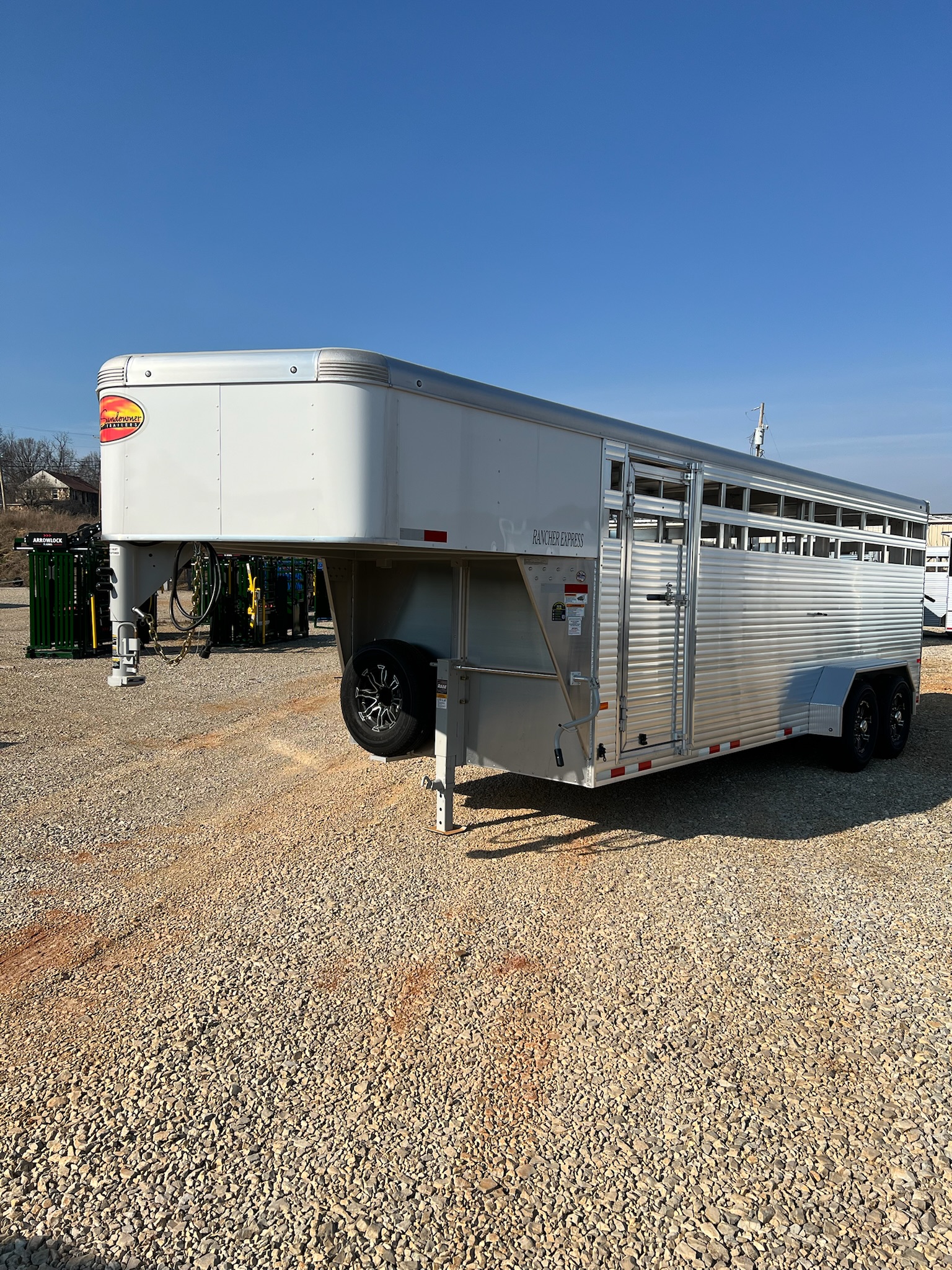 SUNDOWNER 20\' LIVESTOCK TRAILER