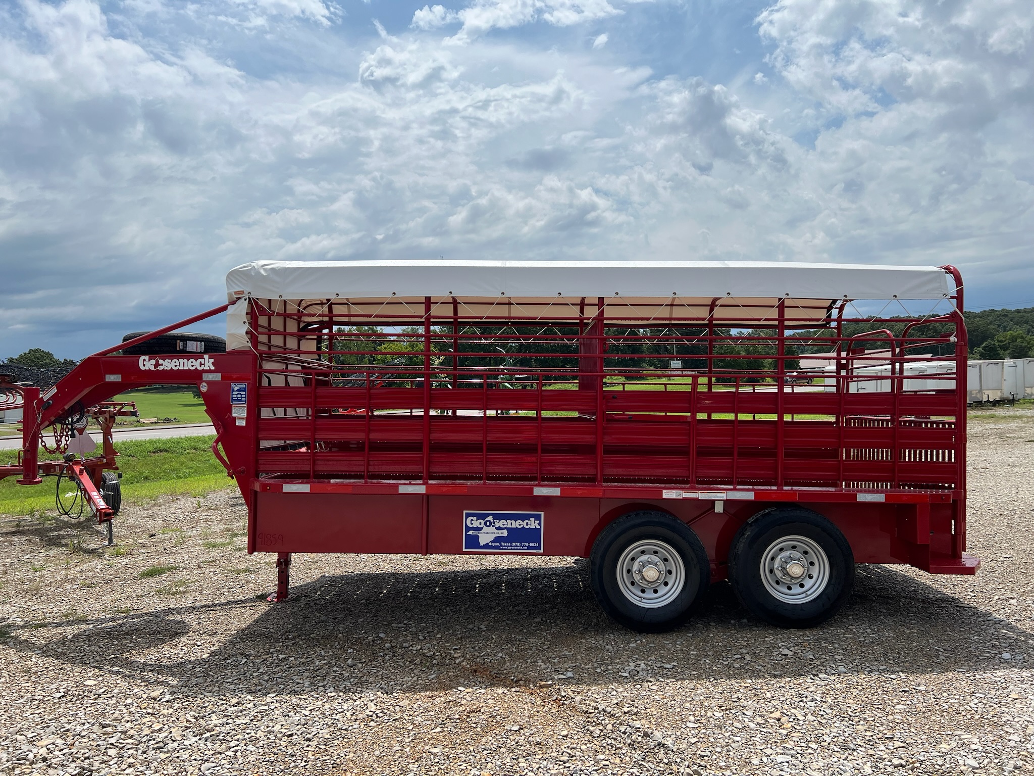 16' GOOSENECK STEEL LIVESTOCK TRAILER