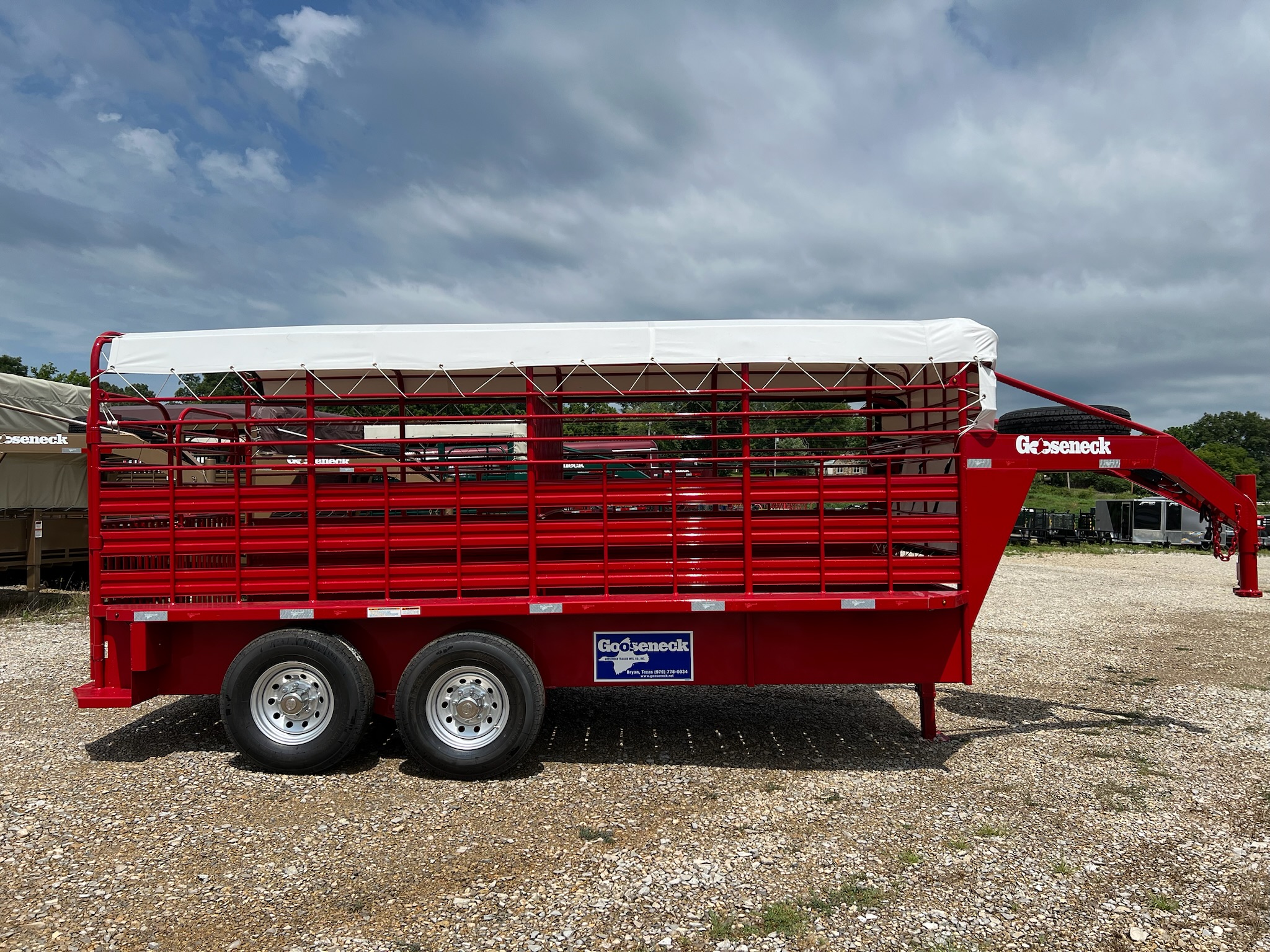 16\' GOOSENECK STEEL LIVESTOCK TRAILER