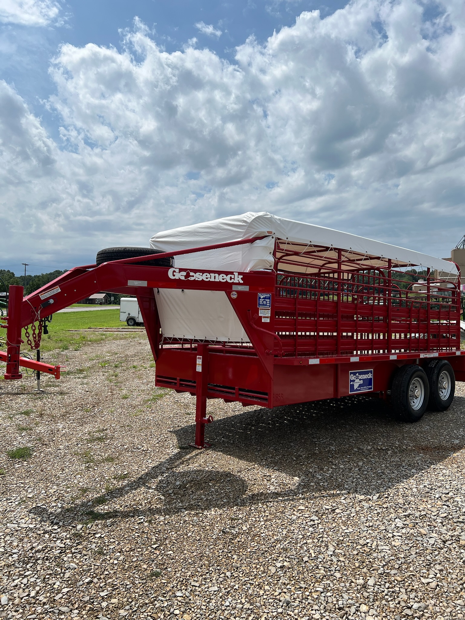 16\' GOOSENECK STEEL LIVESTOCK TRAILER