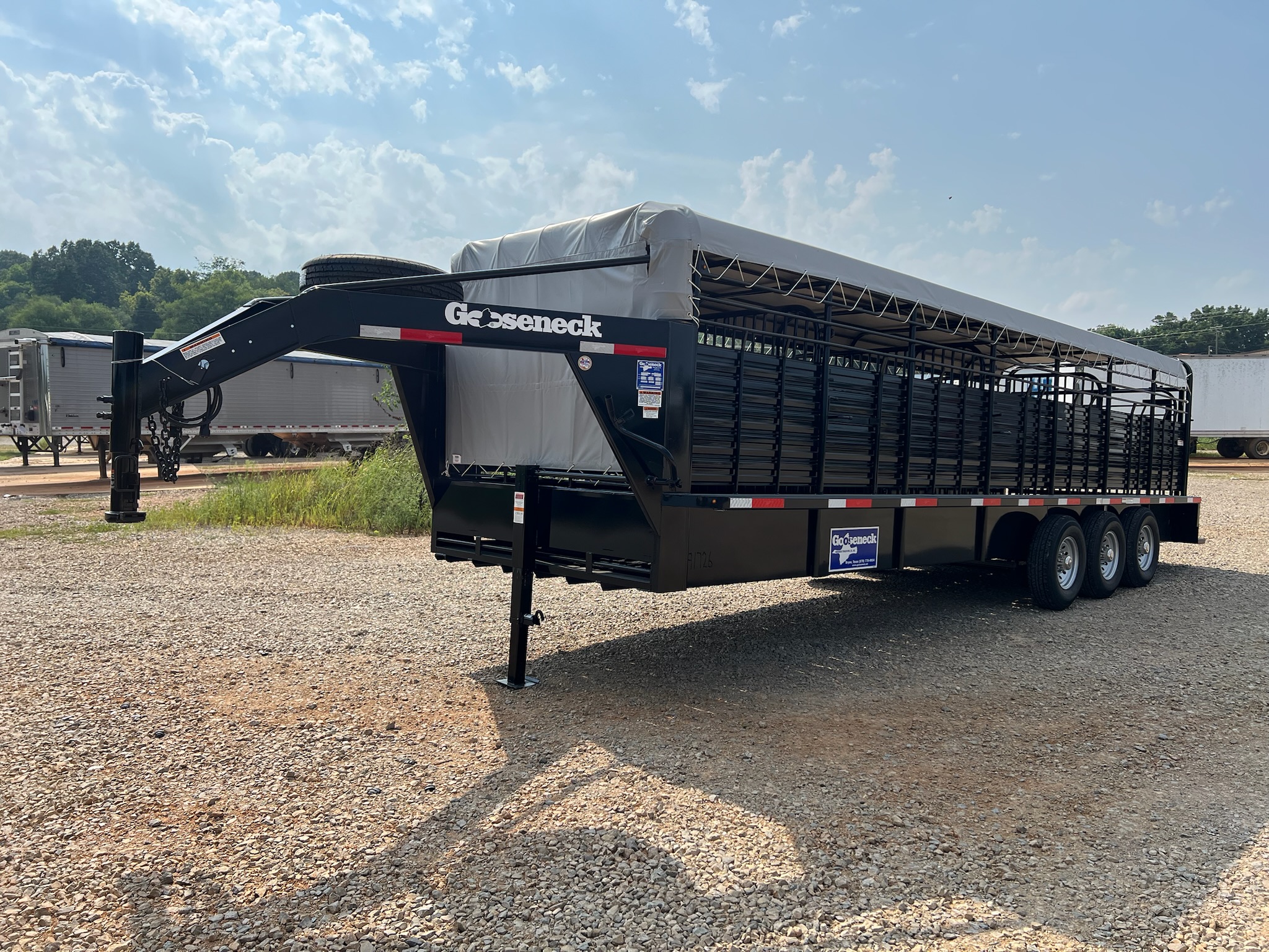GOOSENECK 28' STEEL LIVESTOCK TRAILER