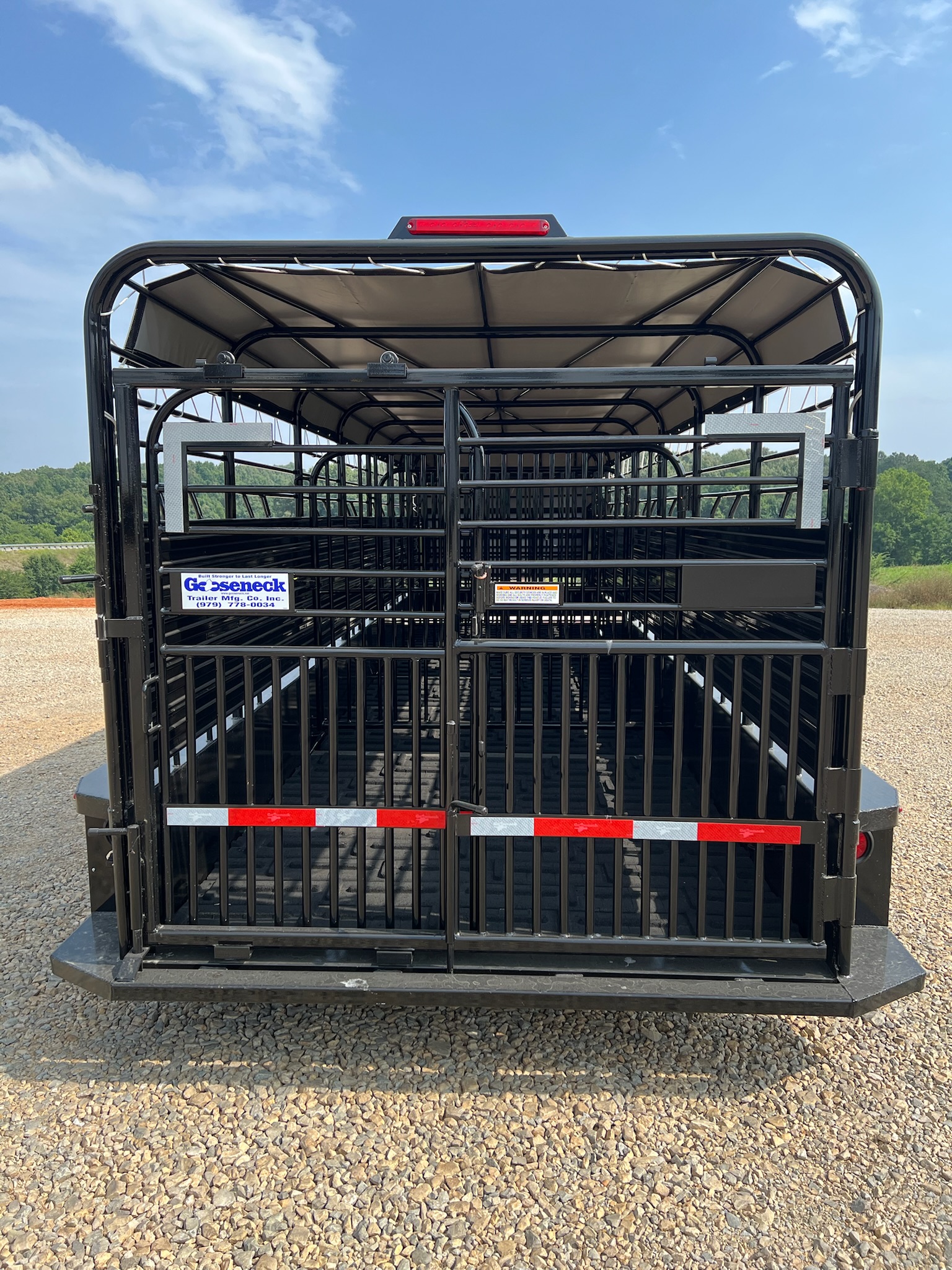 GOOSENECK 28\' STEEL LIVESTOCK TRAILER