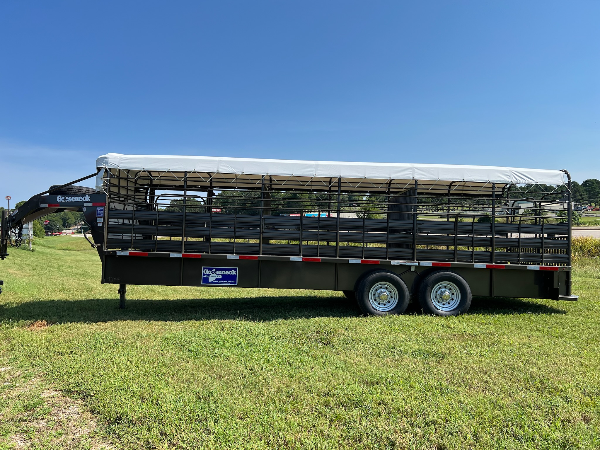 24' GOOSENECK LIVESTOCK TRAILER