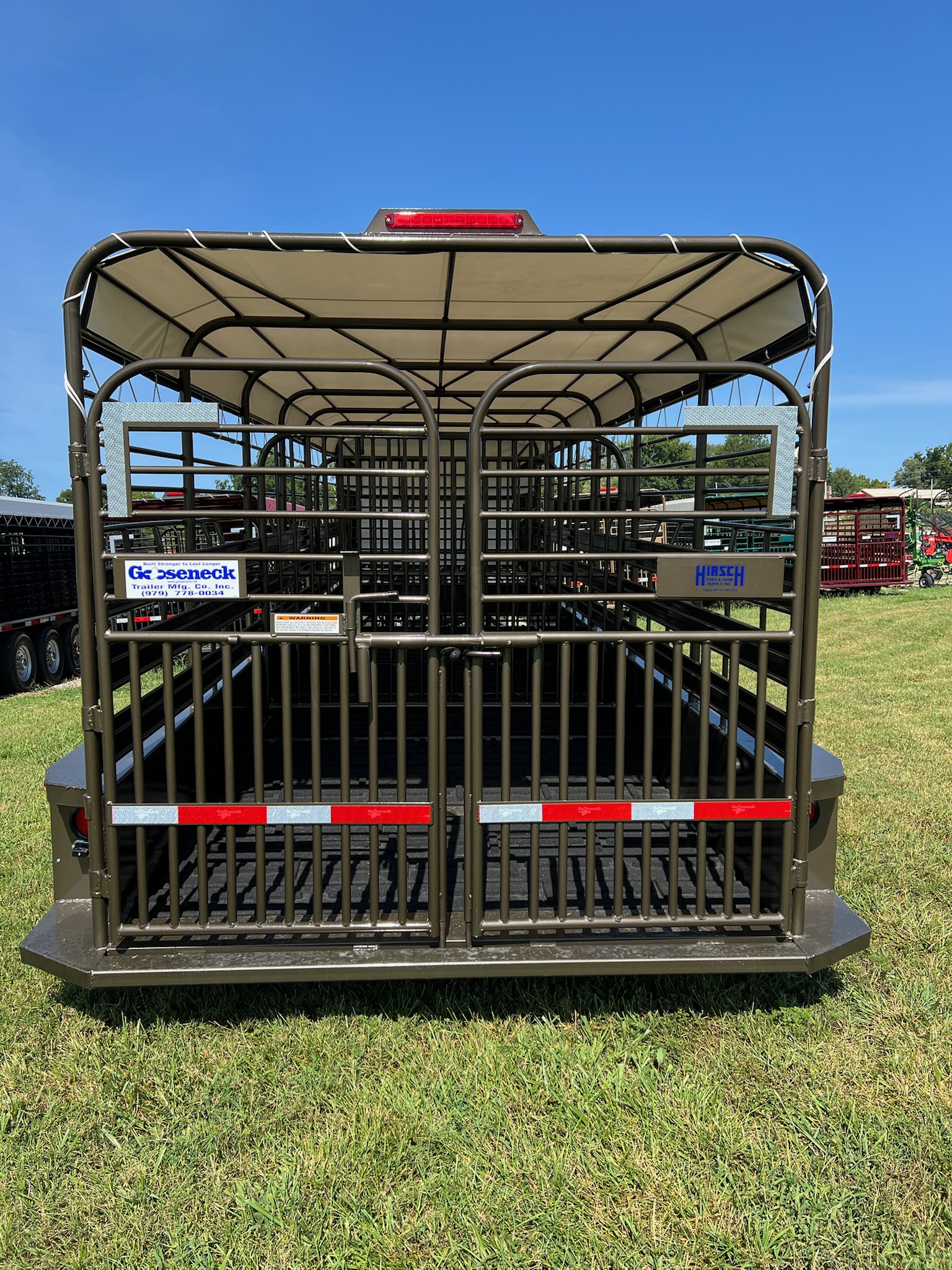 24\' GOOSENECK LIVESTOCK TRAILER