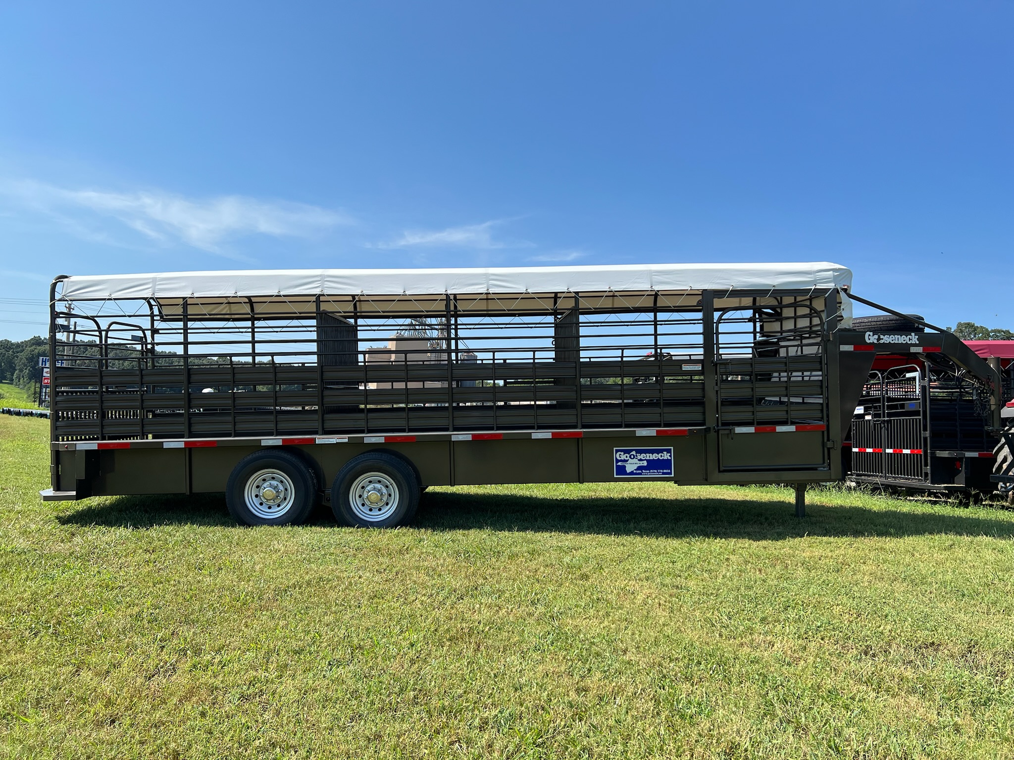 24\' GOOSENECK LIVESTOCK TRAILER