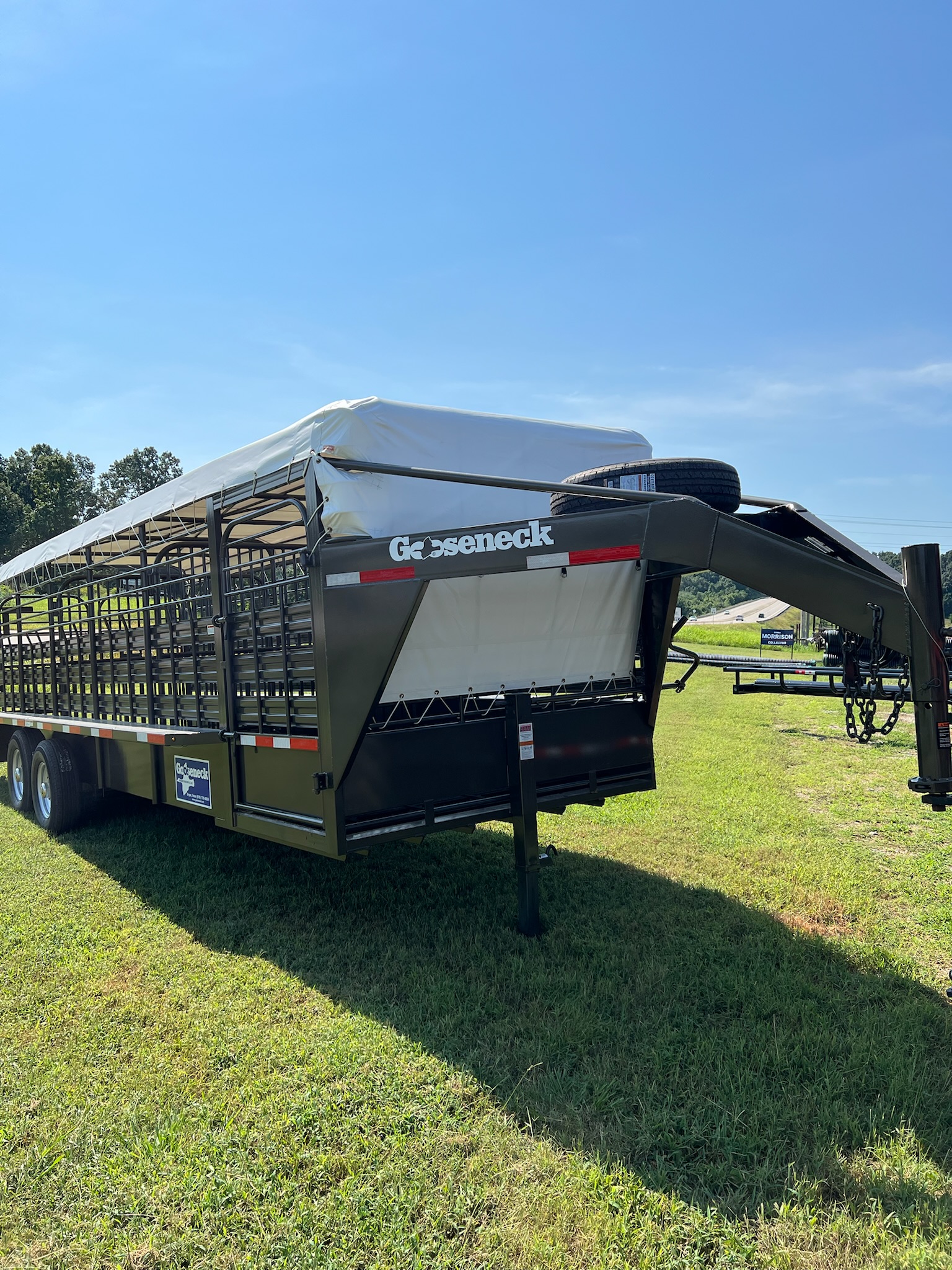 24\' GOOSENECK LIVESTOCK TRAILER