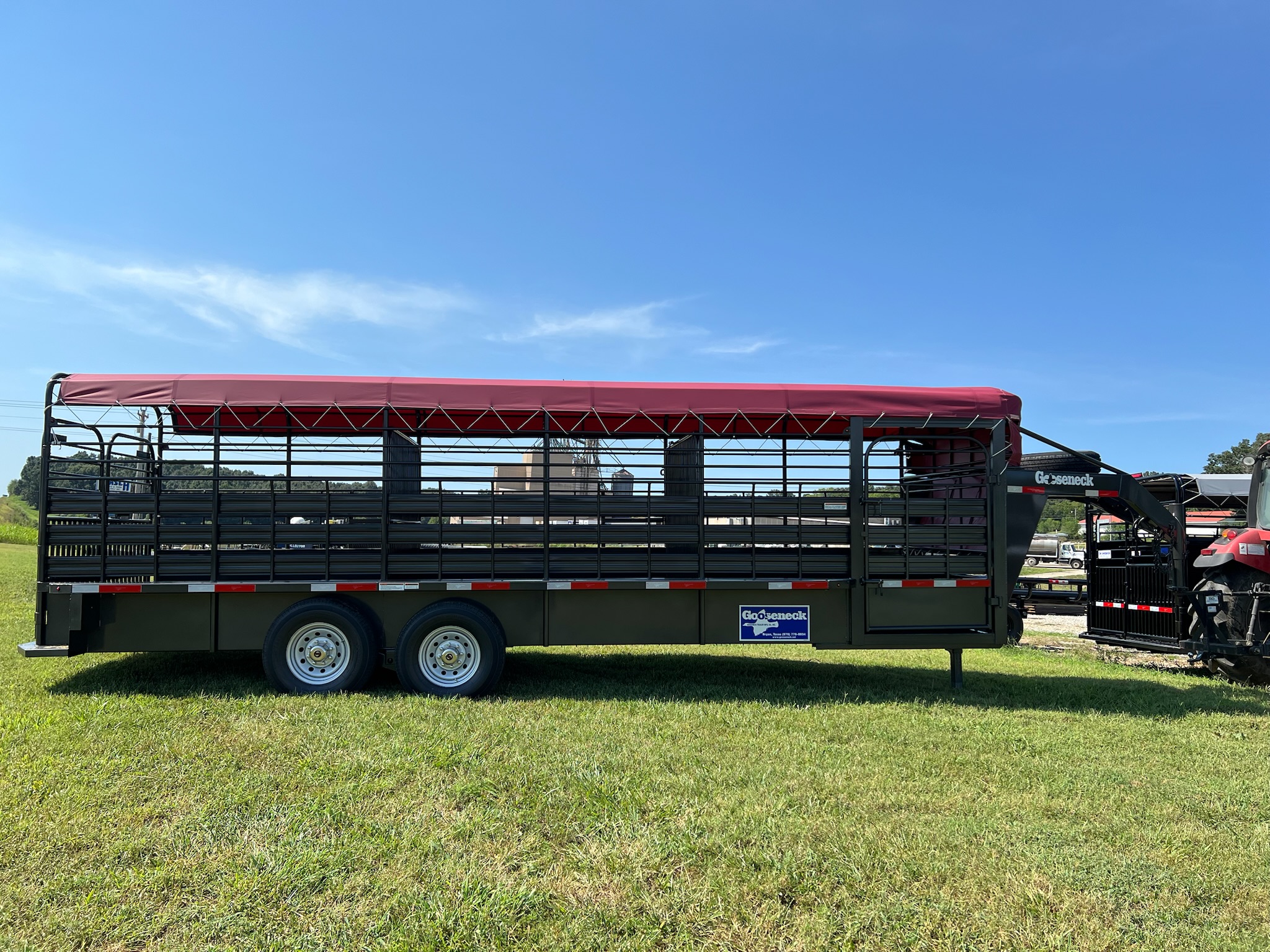 24\" GOOSENECK LIVESTOCK TRAILER