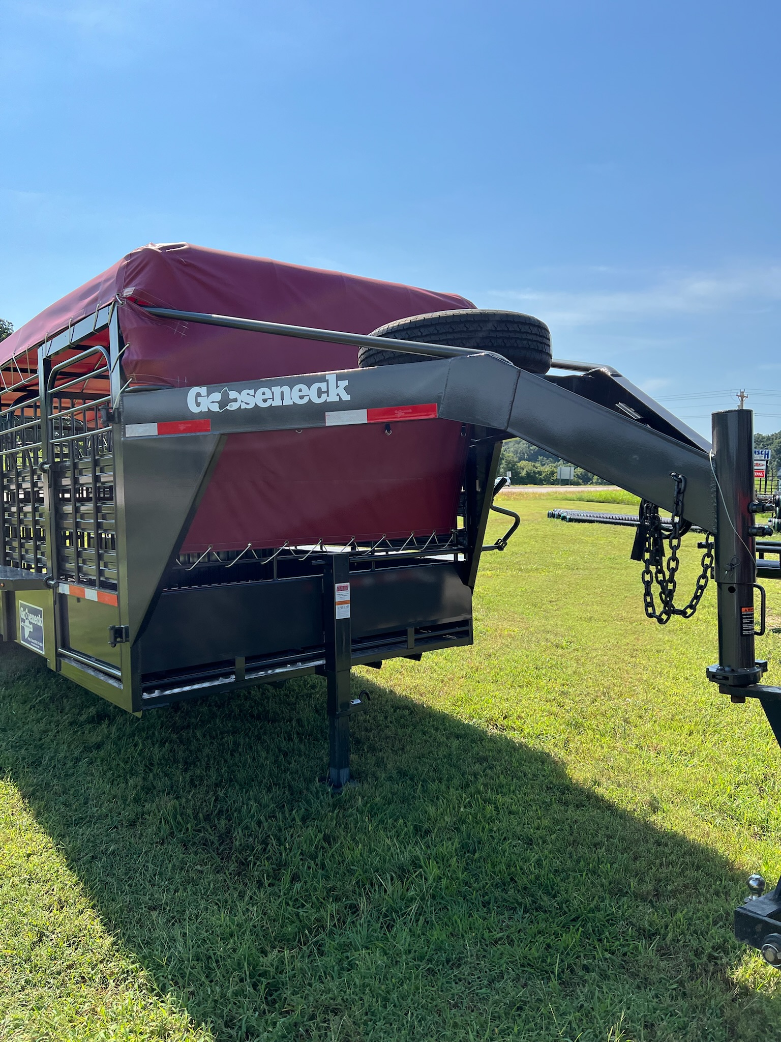 24\" GOOSENECK LIVESTOCK TRAILER